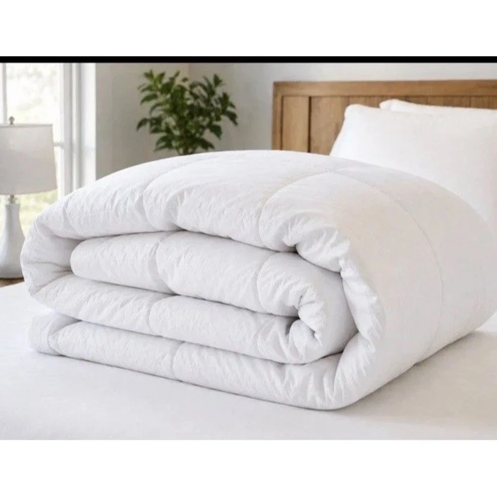 Quince Full Queen Comforter White 100% Cotton Cover Polyester Fill Made Canada